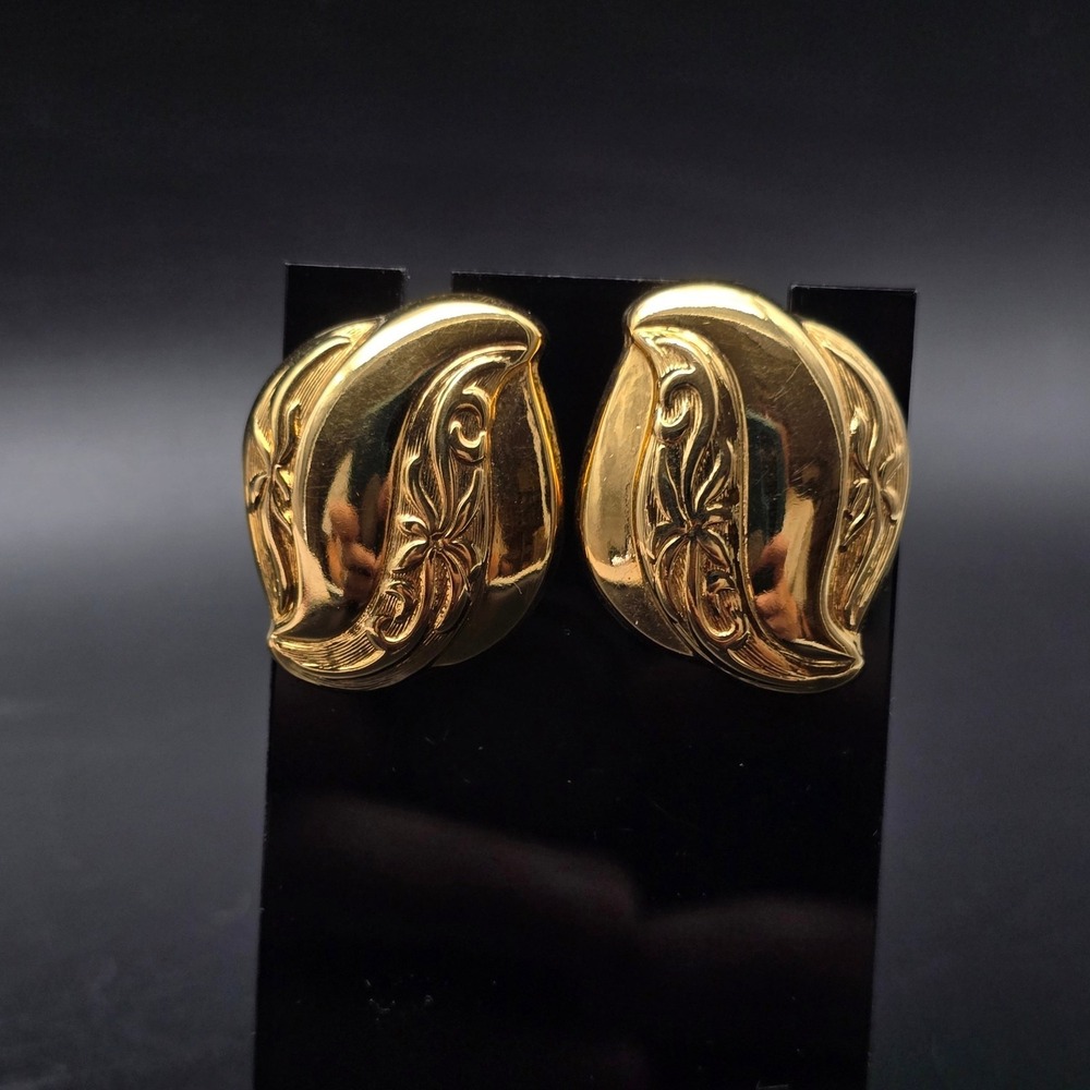 Avon 1987 Renaissance Beauty Earrings Gold Tone Swirl Pierced Vintage